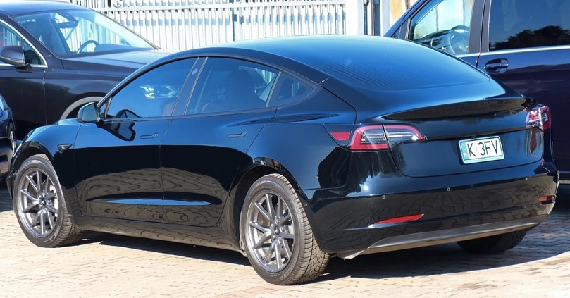 Tesla Model 3 cena 122000 przebieg: 30000, rok produkcji 2019 z Wieleń małe 704